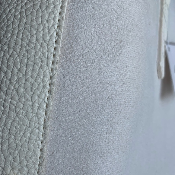 Ultra Beauty Beige Beauty Tote Bag - Picture 3 of 14